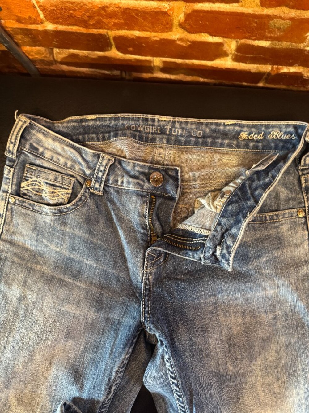 Cowgirl Tuff Co. Faded Blues Jeans 30/33